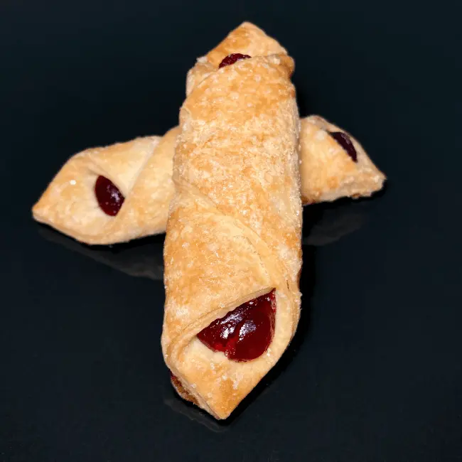 Ciastka kruche z nadzieniem o smaku wiśniowym